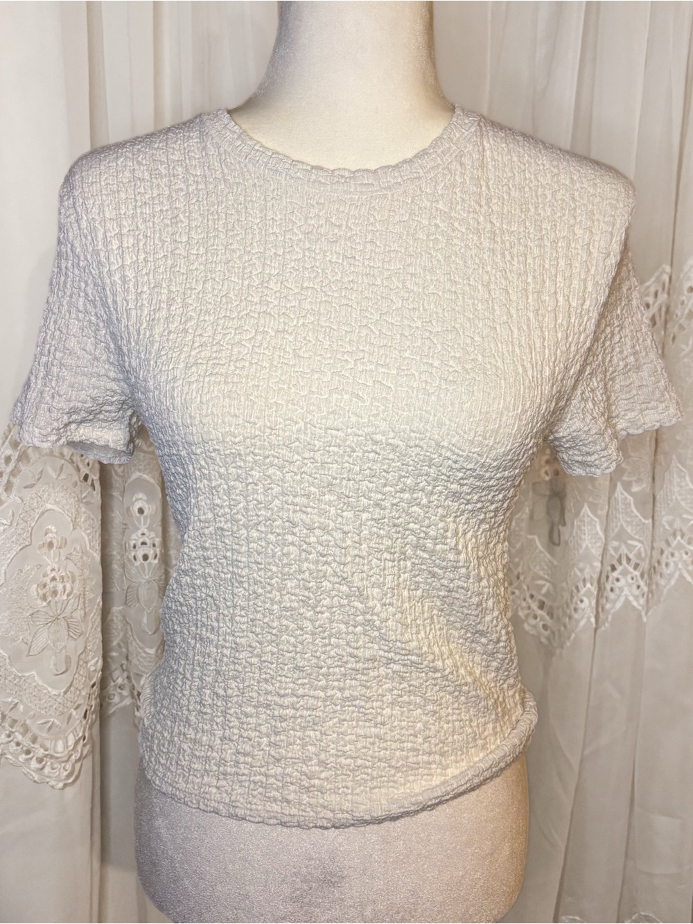 Abercrombie & Fitch White Textured Short Sleeve Tee | Size M